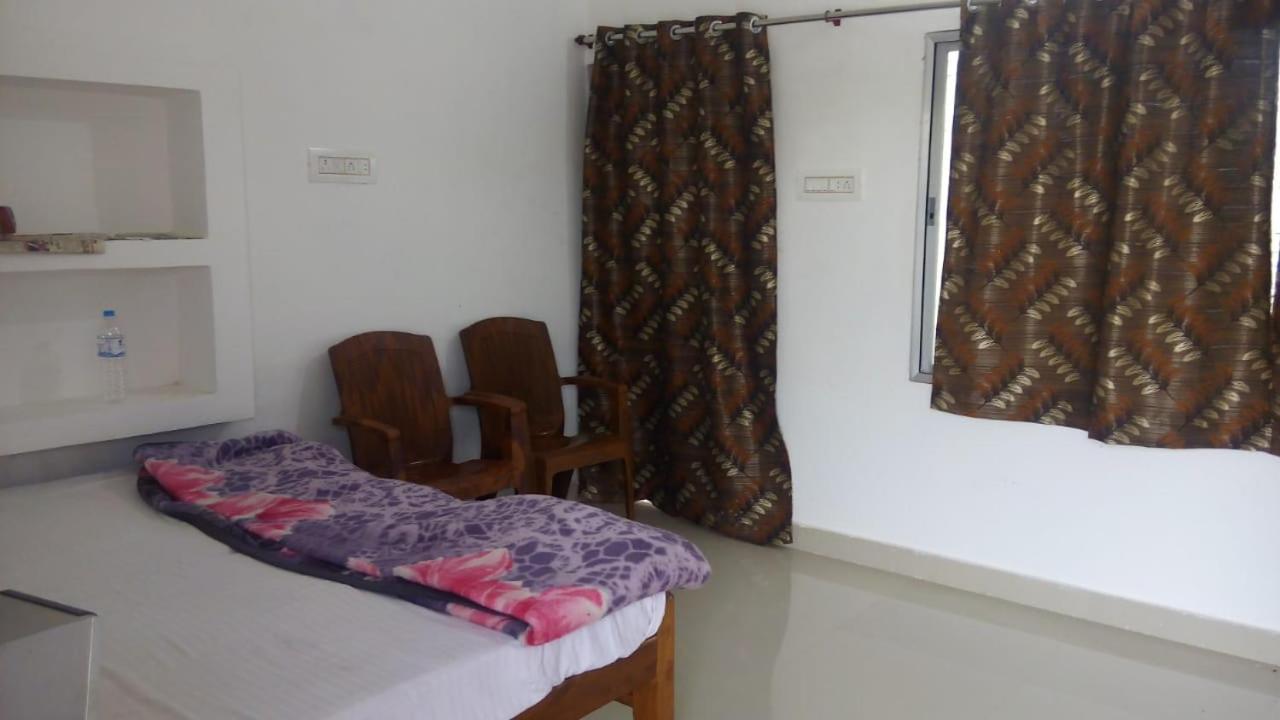 Hostel Buddha Khajurāho الغرفة الصورة